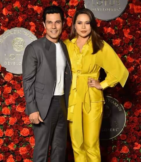 આ પાર્ટીમાં બંન્નેએ પાપારાઝીઓને અનેક પોઝ આપ્યા હતા.બંને ખુબ ખુશ દેખાતા હતા.