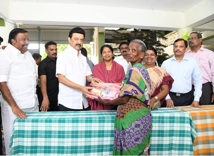 He later distributed relief to them along with party MP Kanimozhi (Credit: Twitter/@CMOTamilnadu)