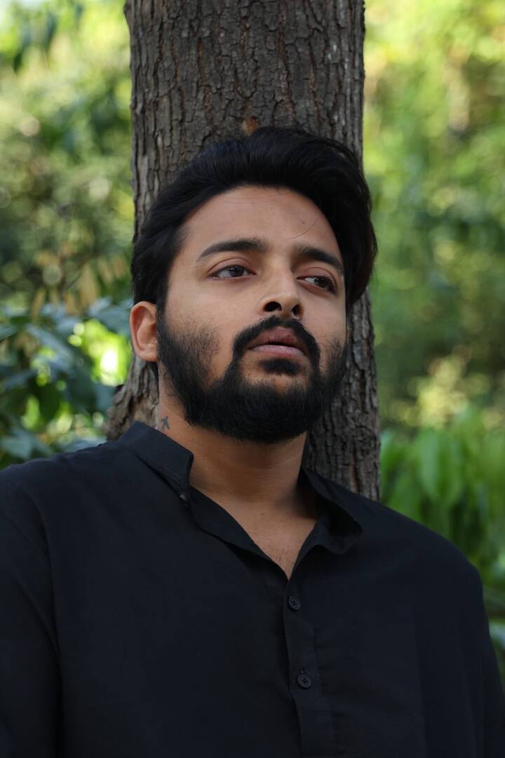 অত্যন্ত স্পর্শকাতর ও আবেগঘন এই গল্পের কাহিনিকার অঞ্জনাভ রায়, চিত্রনির্মাতা শান্তনু বন্দ্যোপাধ্যায়। ছবির পরিচালনার দায়িত্বে রয়েছেন অঞ্জনাভ রায় এবং সায়ন বন্দ্যোপাধ্যায়।