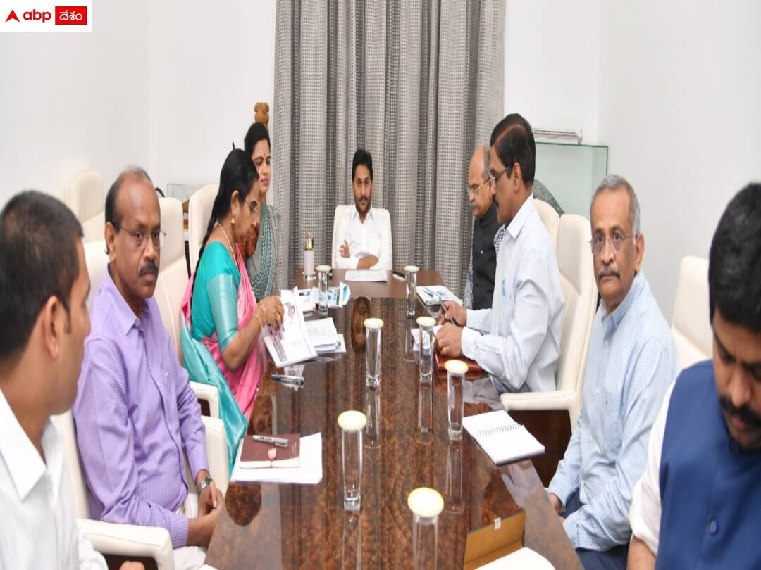 CM Jagan Review: కరోనా కేసుల కలకలం - కొత్త వేరియంట్ పై అధికారులతో సీఎం జగన్ సమీక్ష, కీలక ఆదేశాలు ap cm jagan reviews with officials on corona new variant and key orders to officers CM Jagan Review: కరోనా కేసుల కలకలం - కొత్త వేరియంట్ పై అధికారులతో సీఎం జగన్ సమీక్ష, కీలక ఆదేశాలు