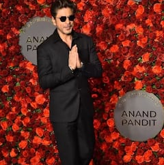 Pics: 'ડંકી' રીલિઝ થયા બાદ સામે આવી શાહરૂખ ખાનની પ્રથમ તસવીર, ઓલ બ્લેક લૂકમાં જીત્યું ફેન્સનું દિલ