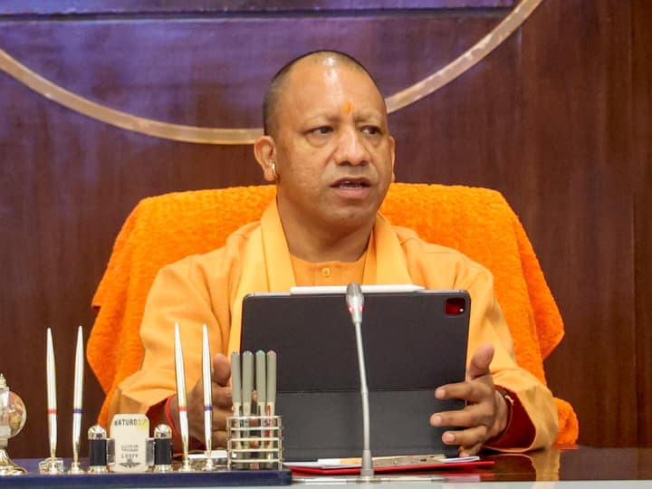 Lalitpur News: टैक्स जमा करने के लिए लंबी लाइनों से मिलेगा छुटकारा, सीेएम योगी ने ललितपुर को दी ये सौगात Lalitpur upcl Use mobile based web portal for tax collection ann Lalitpur News: टैक्स जमा करने के लिए लंबी लाइनों से मिलेगा छुटकारा, सीेएम योगी ने ललितपुर को दी ये सौगात
