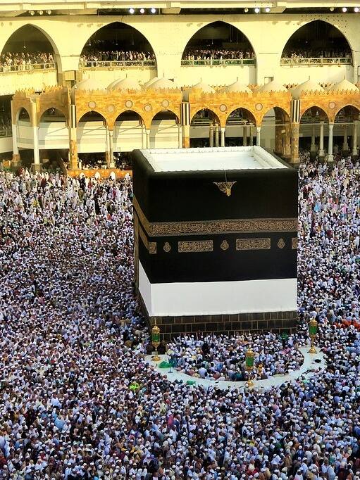 काबा में किस राजा ने बनवाए 11 हाथ लंबे दरवाजे