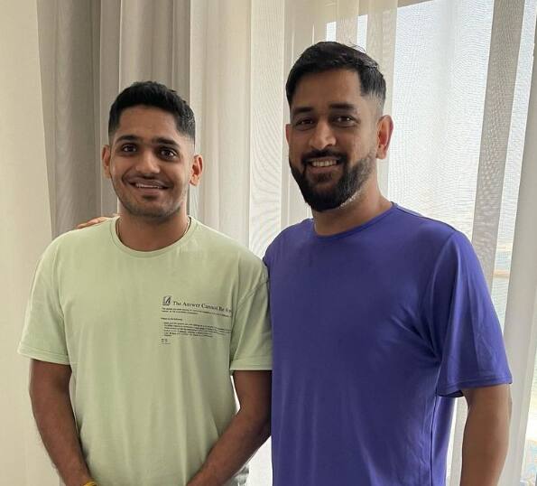 இவர் கடந்த ஆண்டு சென்னை சூப்பர் கிங்ஸ் அணிக்காக விளையாடினார்.