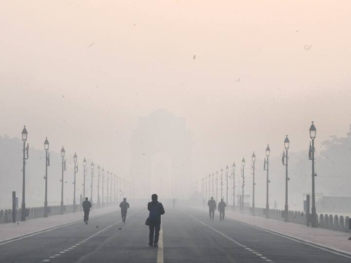 Delhi Weather Today: राजधानी दिल्ली में आज बारिश की दस्तक से बढ़ेगा सर्दी का सितम, पारा 5 डिग्री तक जाने के आसार Delhi Weather Update Today 22 December Rain Alert temperature drop cold Delhi NCR ka Mausam Delhi Weather Today: राजधानी दिल्ली में आज बारिश की दस्तक से बढ़ेगा सर्दी का सितम, पारा 5 डिग्री तक जाने के आसार