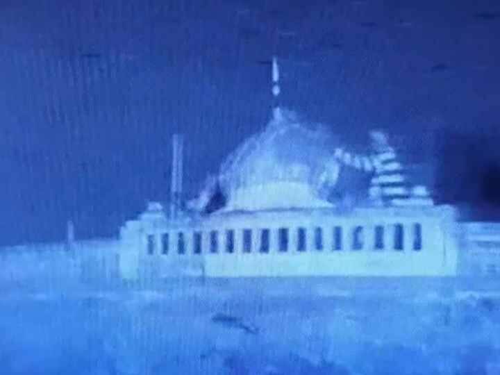 पाकिस्तान में अहमदी समुदाय के पूजा स्थल को गिराया गया, मलबा भी साथ ले गई पुलिस, देखें वीडियो Pakistani authorities demolished minarets of worship place of Ahmadi community in Punjab province पाकिस्तान में अहमदी समुदाय के पूजा स्थल को गिराया गया, मलबा भी साथ ले गई पुलिस, देखें वीडियो