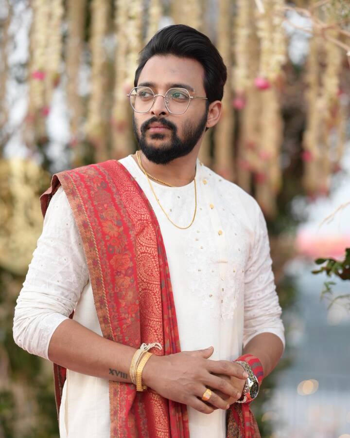 ছবিতে খরাজকে দেখা যাবে একজন গম্ভীরা শিল্পীর চরিত্রে। তাঁর দৃঢ় প্রতিজ্ঞা, তিনি ফরমায়েশ করা বানিজ্যিক গম্ভীরা করবেন না। ফলে খানিক স্বেচ্ছা নির্বাসনই নিয়ে নিজেকে গৃহবন্দি করে ফেলেছেন। তার কাছে হঠাৎই গম্ভীরার উপর গবেষণা মূলক কাজের জন্য মহানগর থেকে আসে এক মেয়ে। এই চরিত্রে অভিনয় করছেন শ্রীতমা দে।