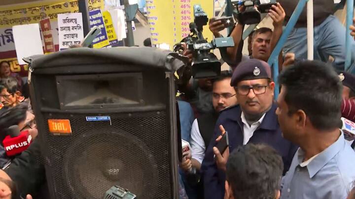 ঠিক এমনই সময়, আগামীকাল বিকাল চারটে পর্যন্ত ধর্নার অনুমতি পেল সংগ্রামী যৌথ মঞ্চ, নির্দেশ প্রধান বিচারপতির ডিভিশন বেঞ্চের