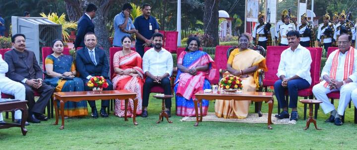 సికింద్రాబాద్ బొల్లారంలోని రాష్ట్రపతి నిలయంలో శుక్రవారం ఎట్హోం కార్యక్రమం నిర్వహించారు. శీతాకాల విడిది కోసం హైదరాబాద్ వచ్చిన రాష్ట్రపతి ద్రౌపది ముర్ము తేనీటి విందు ఇచ్చారు.