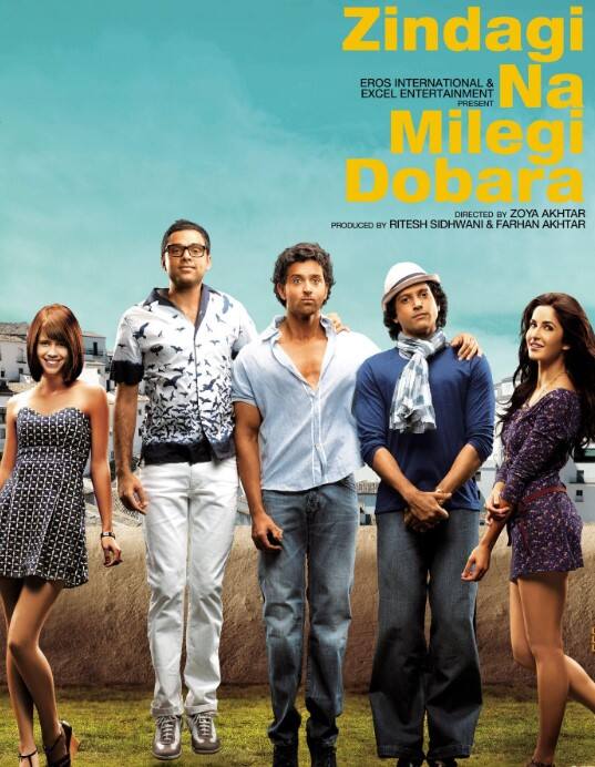 जोया अख्तर के निर्देशन में बनी फिल्म 'जिंदगी ना मिलेगी दोबारा' में ऋतिक रोशन, फरहान अख्तर, अभय देओल, कैटरीना कैफ अहम रोल में हैं. फिल्म की कहानी तीन दोस्तों की जिंदगी पर आधारित थी, जो एक बैचलर ट्रिप पर दुनिया के अलग-अलग देशों में साथ जाते हैं. इसे आप नेटफ्लिक्स पर देख सकते हैं.