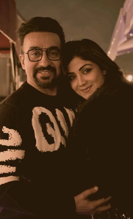 राज कुंद्रा की नेटवर्थ की बात करें तो वो ना सिर्फ देश के सबसे अमीर लोगों में शुमार हैं बल्कि न्यूज 18 की रिपोर्ट के अनुसार उनके पास 3000 करोड़ रुपये की संपत्ति मौजूद है. जो कि सलमान खान-2900 करोड़ रुपये, अक्षय कुमार- 2500 करोड़ रुपये से भी काफी ज्यादा है.