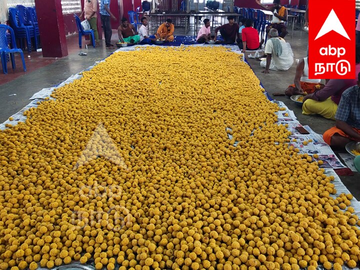 Vaikunda Ekadasi: விழுப்புரம் வைகுண்டவாச பெருமாள் கோயிலில் சொர்க்கவாசல் திறப்பு - பக்தர்களுக்கு பிரசாதமாக லட்டு