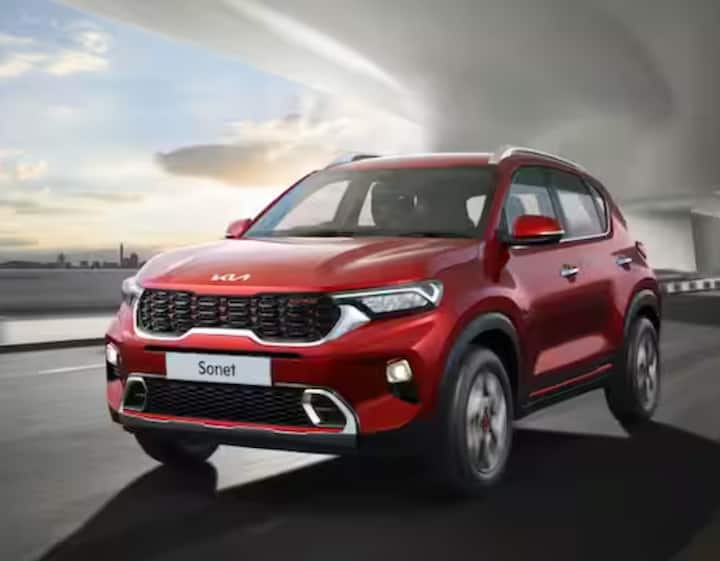 ਤੀਜਾ ਨੰਬਰ Kia Sonet ਦਾ ਹੈ, ਜਿਸ ਦੀ ਸ਼ੁਰੂਆਤੀ ਕੀਮਤ 6.79 ਲੱਖ ਰੁਪਏ ਤੋਂ ਲੈ ਕੇ 13.35 ਲੱਖ ਰੁਪਏ ਐਕਸ-ਸ਼ੋਰੂਮ ਹੈ। ਇਸ ਵਿੱਚ ਉੱਨਤ ਵਿਸ਼ੇਸ਼ਤਾਵਾਂ ਦੇ ਨਾਲ 392 ਲੀਟਰ ਦੀ ਬੂਟ ਸਪੇਸ ਹੈ।