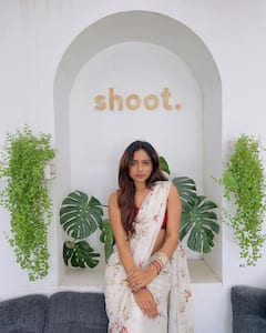 Vithika Sheru Photos: మొన్న సిక్స్ ప్యాక్ లో షాకిచ్చి ఇప్పుడు శారీ కట్టింది