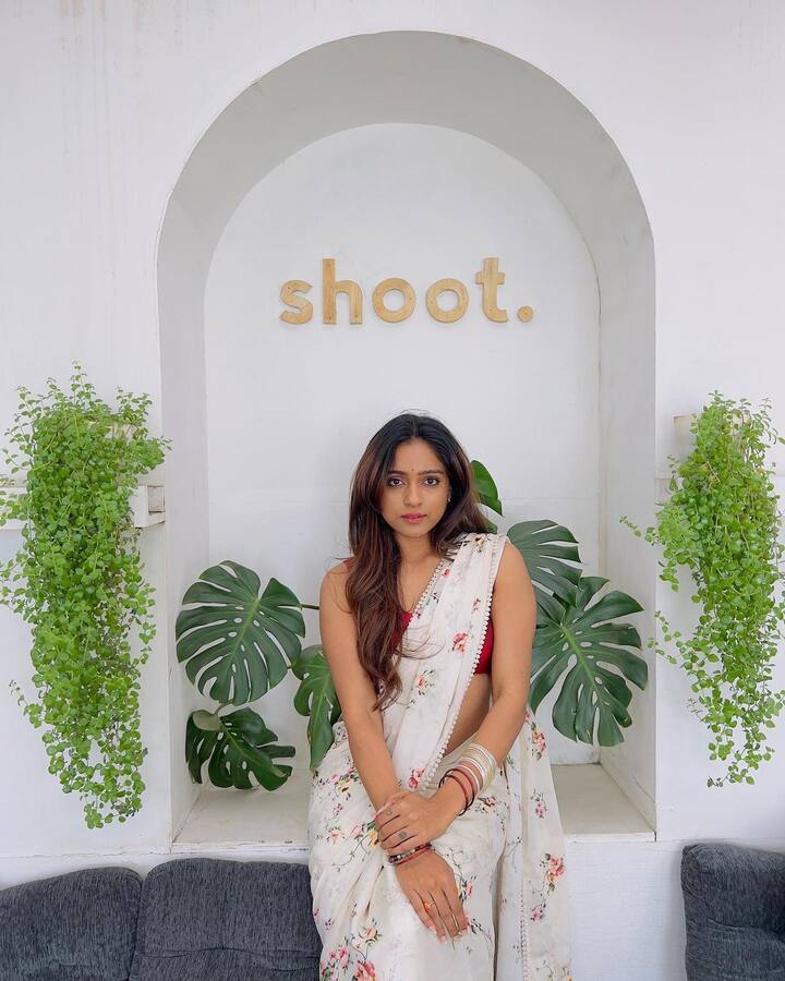 తెలుగులో కొన్ని సినిమాల్లో నటించిన వితిక..వరుణ్ సందేశ్ ని ప్రేమ వివాహం చేసుకుంది. అయితే సినిమాల్లో పెద్దగా ఫాలోయింగ్ లేకపోయినా బిగ్ బాస్ రియాల్టీ షోకో ఫేమస్ అయింది