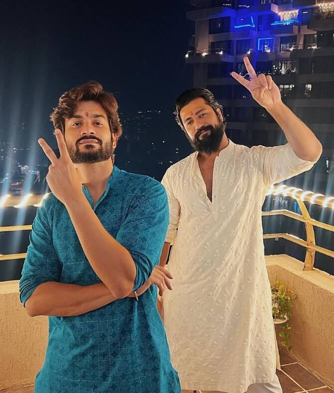 ये काफी स्पेशियस है. जहां पर अक्सर कौशल परिवार एक दूसरे के साथ टाइम स्पेंड करता है और मौज मस्ती करता नजर आता है.