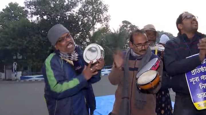 হাইকোর্টের অনুমতি সত্ত্বেও নবান্ন বাসস্ট্যান্ডে সংগ্রামী যৌথ মঞ্চের সদস্যদের বসতে বাধা দেওয়ার অভিযোগ পুলিশের বিরুদ্ধে ।