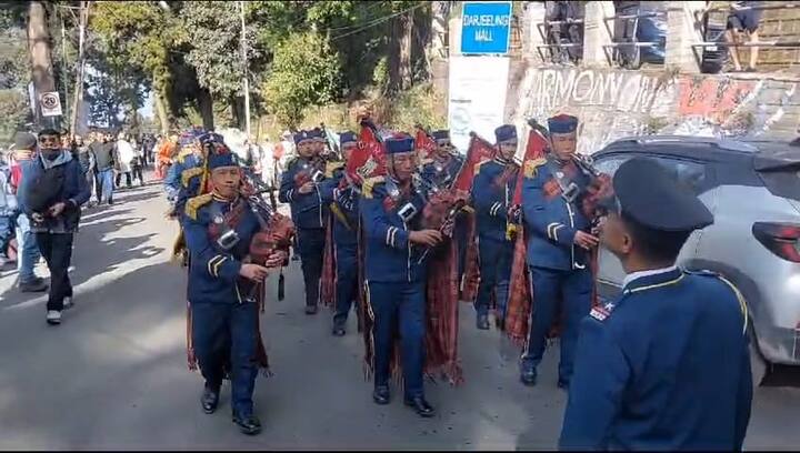 এদিনের অনুষ্ঠানে ব্য়ান্ড পার্টি, বাদ্যযন্ত্র সহকারে ফেরিও হয়। পাহাড়ের সংস্কৃতির নানা দিক তুলে ধরা হয়েছিল সেই ফেরিতে।