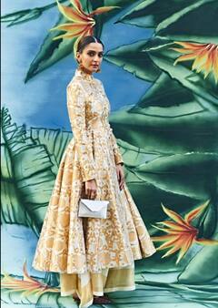 Sonam Kapoor Photo: દેશી લુકમાં સોનમ કપૂરે જીત્યું ફેન્સનું દિલ, જુઓ તસવીરો