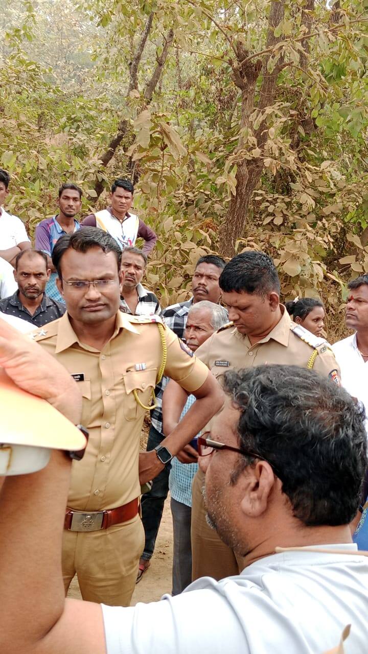 तीन अपघातांमध्ये चौघांचा मृत्यू झाला. त्यामुळे पालघर जिल्ह्यात एकच खळबळ उडाली. वाडा भिवंडी मार्गावर झालेल्या या अपघातामुळे वाहनांना देखील नाहक त्रास सहन करावा लागला.
