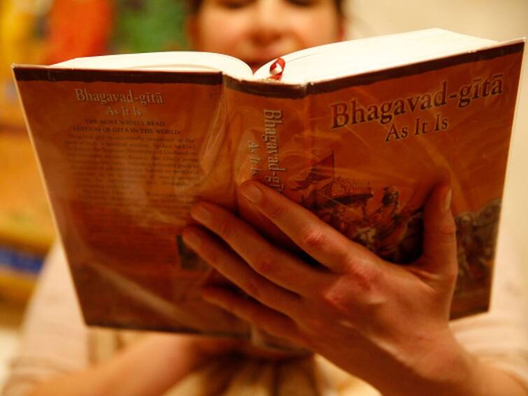 Bhagavad Gita 18 Chapters Can Help In Our Office Life And Daily Routine How 18 Gita Chapters Can Help In Our Office Life And Daily Routine
