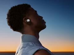 5-10 या 15,000 वाले ईयरबड्स तो आपने देखे होंगे, आज 1.38 लाख वाले ये खास बड्स देखिए