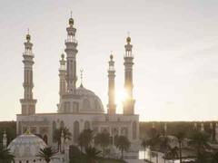 Ayodhya Mosque: अयोध्या में बन रही मस्जिद में होगी भगवा रंग की कुरान, 9000 श्रद्धालु एक साथ पढ़ सकेंगे नमाज