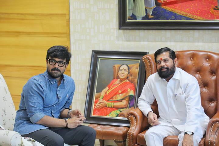 राम चरण आणि त्यांची पत्नी उपासना यांनी मुख्यमंत्री श्री एकनाथ शिंदे आणि त्यांच्या कुटुंबियांसोबत काही फोटो शेअर केले आहेत.