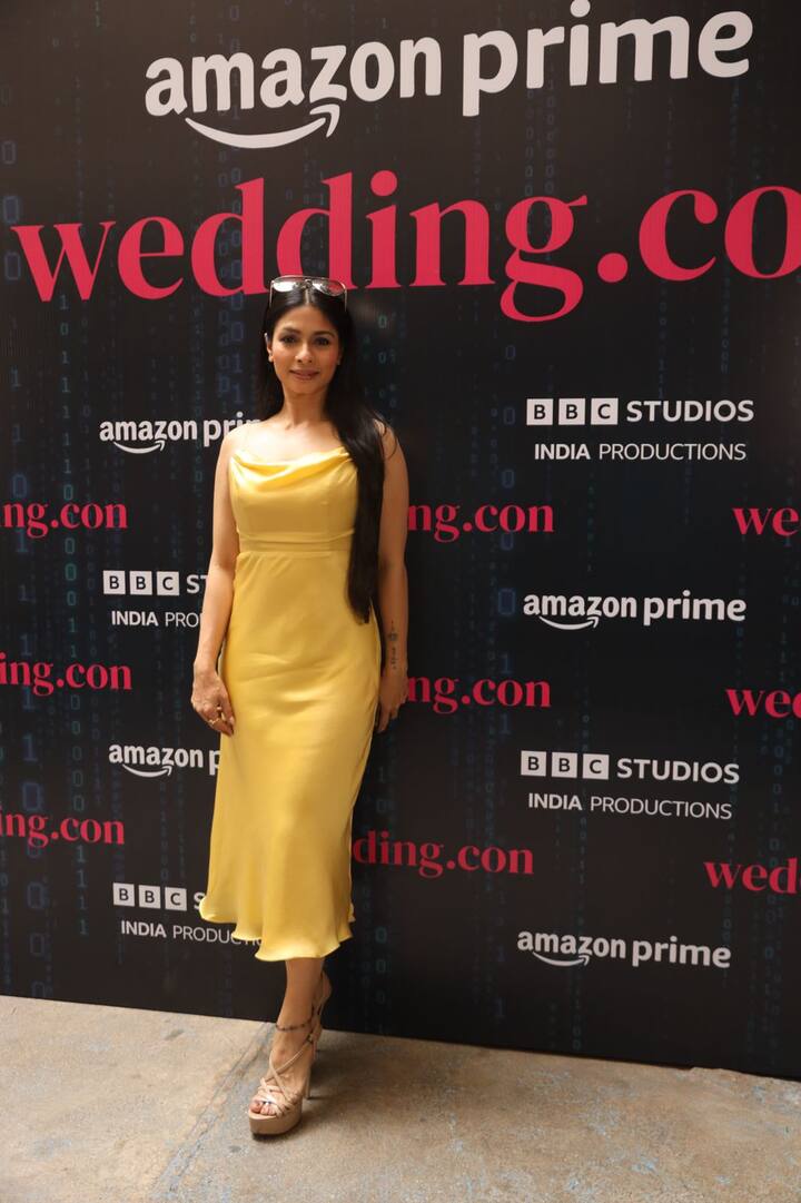 Tanisha Mukherjee shines in yellow dress.