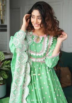 Shivangi Joshi: ਸ਼ਿਵਾਂਗੀ ਜੋਸ਼ੀ ਨੇ ਹਰੇ ਸੂਟ 'ਚ ਮਚਾਈ ਤਬਾਹੀ, ਲੁੱਕ ਦੇਖ ਕੇ ਫੈਨਜ਼ ਵੀ ਹੋਏ ਦੀਵਾਨੇ