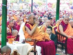 तिब्बती धर्म गुरु दलाई लामा ने महाबोधि मंदिर में की विशेष पूजा अर्चना, 33 देशों के बौद्ध विद्वान और भिक्षु हुए शामिल