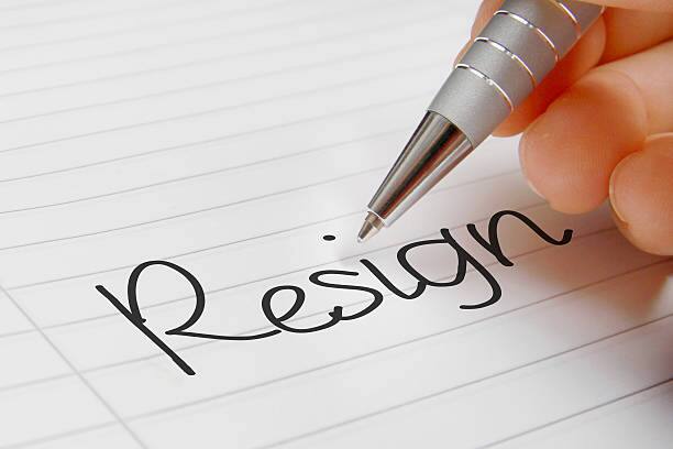 cfo resignation letter goes viral on social media post goes viral on social media Resignation Letter : असं कोण करतं? कंपनीच्या CFO नं मुलाच्या वहीवरच लिहिला राजीनामा, सोशल मीडियावर व्हायरल; तुम्ही पाहिला का?