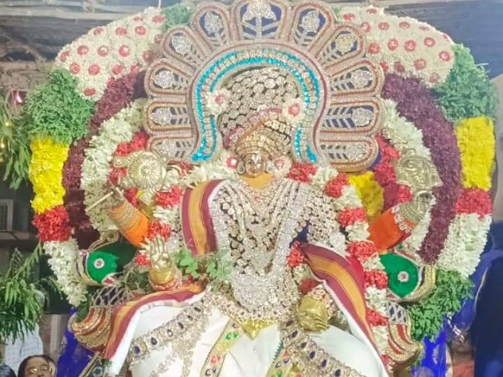 Vaikunda Ekadasi Bandarinathar appeared to the devotees through the Paramapada gate in karur - TNN Vaikunda Ekadasi: வைகுண்ட ஏகாதசி முன்னிட்டு பரமபத வாசல் வழியாக பக்தர்களுக்கு காட்சியளித்த பண்டரிநாதர்