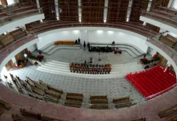 ਜਿੱਥੇ ਕ੍ਰਿਸਮਸ ਵਾਲੇ ਦਿਨ ਸਭ ਤੋਂ ਵੱਧ ਭੀੜ ਹੁੰਦੀ ਹੈ ਅਤੇ ਚਰਚ ਜਿਸ ਨੂੰ ਏਸ਼ੀਆ ਦਾ ਸਭ ਤੋਂ ਵੱਡਾ ਚਰਚ ਮੰਨਿਆ ਜਾਂਦਾ ਹੈ। ਇਹ ਭਾਰਤ ਦੇ ਨਾਗਾਲੈਂਡ ਰਾਜ ਵਿੱਚ ਹੈ। ਸੁਮੀ ਬੈਪਟਿਸਟ ਨਾਮ ਦਾ ਇਹ ਚਰਚ ਨਾਗਾਲੈਂਡ ਦੇ ਜੁਨਹੇਬੋਟੋ ਇਲਾਕੇ ਵਿੱਚ ਮੌਜੂਦ ਹੈ। ਇਹ ਚਰਚ ਪਹਾੜਾਂ ਦੇ ਵਿਚਕਾਰ ਸਥਿਤ ਹੈ। ਇਸੇ ਲਈ ਦੇਸ਼ ਤੋਂ ਹੀ ਨਹੀਂ ਸਗੋਂ ਵਿਦੇਸ਼ਾਂ ਤੋਂ ਵੀ ਬਹੁਤ ਸਾਰੇ ਸੈਲਾਨੀ ਇੱਥੇ ਕ੍ਰਿਸਮਸ ਮਨਾਉਣ ਆਉਂਦੇ ਹਨ।