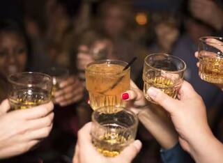 who will be allowed to drink liquor in Gift City government announced official rules Gift city: ગિફ્ટ સિટીમાં જાણો કોને મળશે દારુ પીવાની છૂટ, સરકારે જાહેર કર્યા સત્તાવાર નિયમો