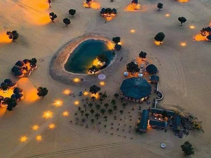 दूसरे नंबर पर है ख‍िमसर गांव. ये राजस्थान में स्थित है. चारों तरफ रेत, शुद्ध हवा, गांव के बीच में एक झील, चारों तरफ खेजड़ी के पेड़ और झौपड़े इस गांव को बेहद खूबसूरत बनाते हैं.