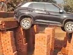 शाहजहांपुर में विकास! सड़क हो गई खत्म...हवा में लटक गई तेज रफ्तार कार, मां-बेटा घायल