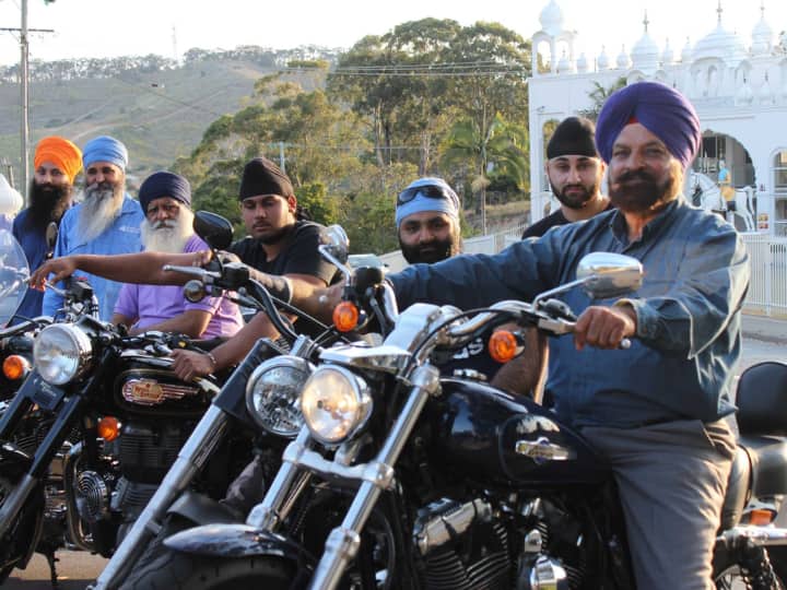 लेकिन यहां एक बात का आपको ध्यान रखना है कि ये छूट सिर्फ उन सिखों को है जो पगड़ी पहनते हैं. यानी अगर आप पगड़ी पहनते हैं तो बिना हेलमेट के बाइक चला सकते हैं.