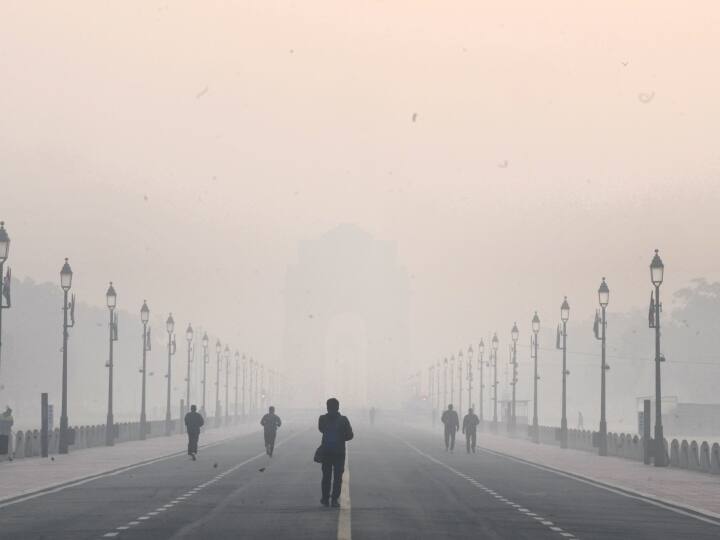 Delhi Weather Update IMD dense fog Forecast On Sunday Air Pollution AQI Reached in Severe category On Saturday Delhi Weather Forecast: दिल्ली में वायु प्रदूषण के बाद अब घने कोहरे का शुरू होगा प्रकोप, जानें- रविवार को कैसा रहेगा मौसम?