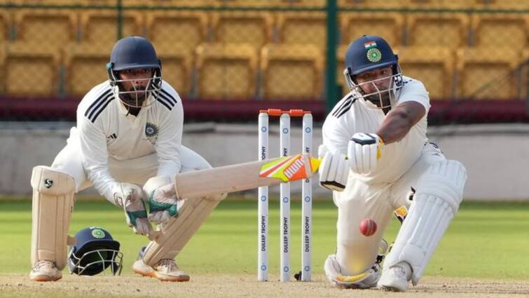 Sarfaraz Khan smashes 61 ball hundred in Indian Cricket Team's intra squad match ahead of 1st Test vs South Africa Indian Cricket Team: প্রোটিয়াভূমে অনবদ্য ব্যাটিং, আন্তঃদলীয় ম্যাচে মাত্র ৬১ বলে শতরান সরফরাজের