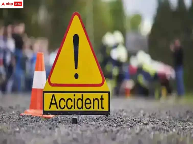 four people died in severe road accident in ananthapuram Road Accidents: వరుస ప్రమాదాలతో రక్తమోడుతున్న రహదారులు - అనంతలో బస్సు, ట్రాక్టర్ ఢీకొని నలుగురు మృతి