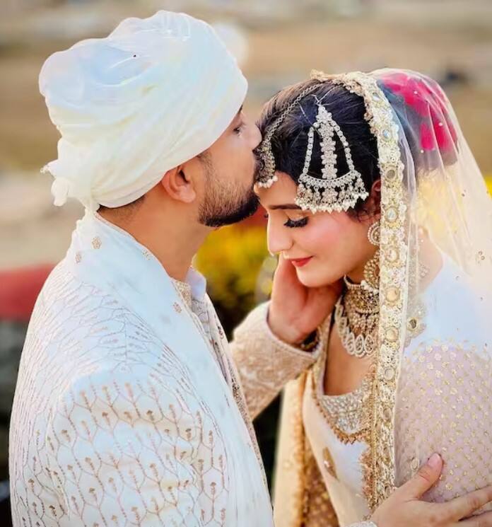 ਰਿਐਲਿਟੀ ਸ਼ੋਅ ਸਪਲਿਟਸਵਿਲਾ 'ਚ ਨਜ਼ਰ ਆ ਚੁੱਕੀ ਰੀਆ ਕਿਸ਼ਨਚੰਦਾਨੀ ਨੇ ਕੋਰੀਓਗ੍ਰਾਫਰ ਮੁਦੱਸਰ ਖਾਨ ਨਾਲ ਵਿਆਹ ਕਰ ਲਿਆ ਹੈ। ਅਭਿਨੇਤਰੀ ਨੇ ਆਪਣੇ ਨਿਕਾਹ 'ਤੇ ਚਿੱਟੇ ਅਤੇ ਸੁਨਹਿਰੀ ਰੰਗ ਦਾ ਜੋੜਾ ਪਾਇਆ ਸੀ।