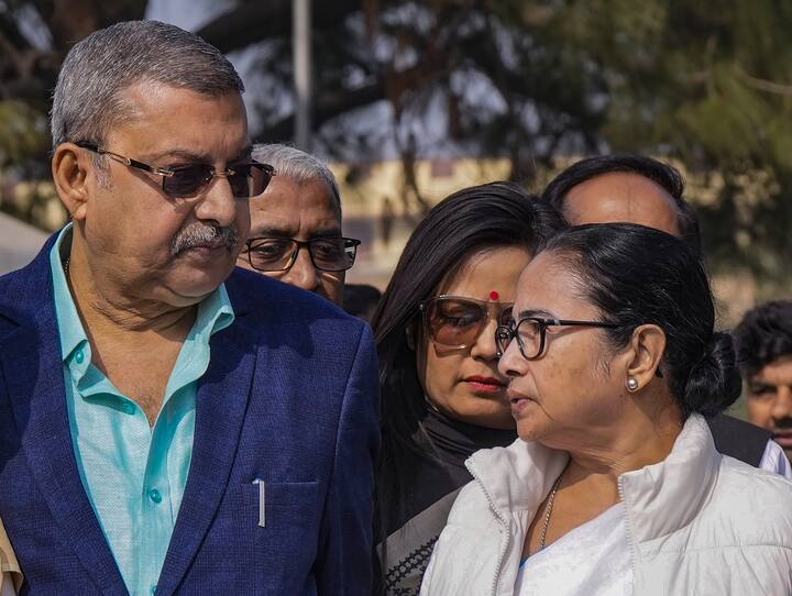 टीएमसी अध्यक्ष और पश्चिम बंगाल की मुख्यमंत्री ममता बनर्जी ने बुधवार (20 दिंसबर) को प्रधानमंत्री नरेंद्र मोदी से मुलाकात की.