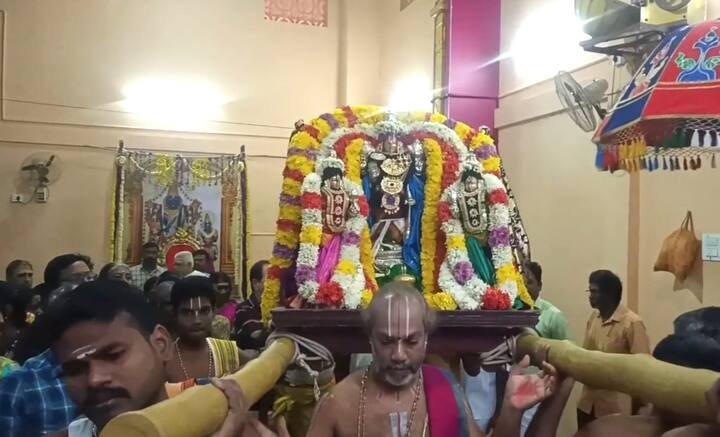 கோவியில் இருந்து எடுத்து செல்லப்பட்ட கோழிகுத்தி வானமுட்டி பெருமாள்
