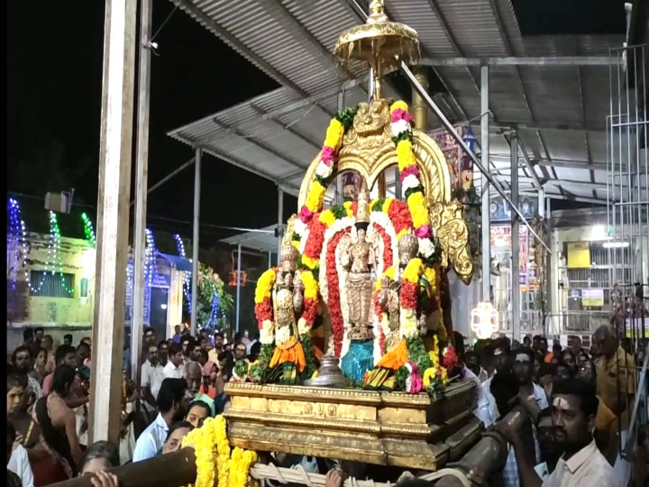 Vaikunda Ekadasi: மயிலாடுதுறையில் 55 ஆண்டுக்கு பிறகு சொர்க்கவாசல் திறப்பு;  ஸ்ரீ லட்சுமி நாராயண பெருமாள் கோயிலில் குவிந்த பக்தர்கள்