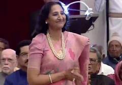 एका महिन्यात कमावले 650 कोटी, जाणून घ्या कोण आहे रेखा झुनझुनवाला? 