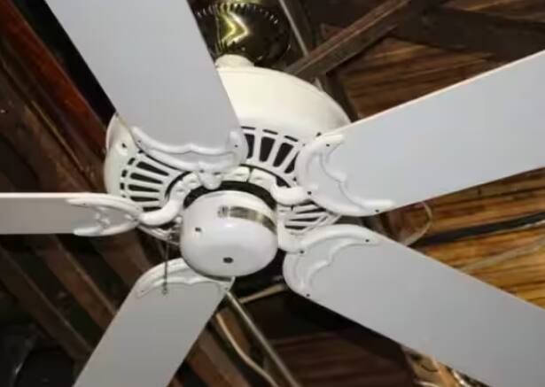 ਪਰ ਤੁਸੀਂ ਦੇਖਿਆ ਹੋਵੇਗਾ ਕਿ ਭਾਰਤ ਵਿਚ ਜ਼ਿਆਦਾਤਰ ਪੱਖਿਆਂ ਦੇ ਤਿੰਨ ਬਲੇਡ ਹਨ। ਇਹ ਸਵਾਲ ਤੁਹਾਡੇ ਮਨ ਵਿੱਚ ਕਿਸੇ ਸਮੇਂ ਜ਼ਰੂਰ ਆਇਆ ਹੋਵੇਗਾ ਕਿ ਸਿਰਫ਼ ਤਿੰਨ ਹੀ ਕਿਉਂ ਚਾਰ ਨਹੀਂ? ਜੇਕਰ ਇਹ 5 ਹੋ ਜਾਣ ਤਾਂ ਕੀ ਹੋਵੇਗਾ?