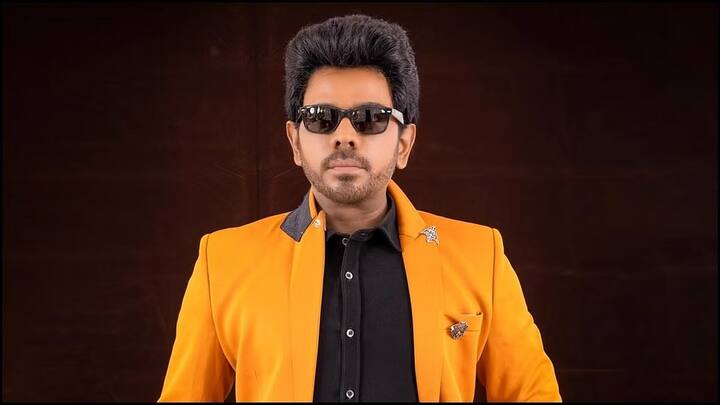 இந்நிலையில், இயக்குநர் துரை செந்தில் குமார், லெஜண்ட் சரவணனை வைத்து புதிய படத்தை இயக்க போவதாக தகவல்கள் வெளியாகி வருகின்றன. லெஜெண்ட் சரவணன் இதற்கு முன்பு லெஜெண்ட் என்ற படத்தில் கதாநாயகனாக நடித்திருந்தார்.