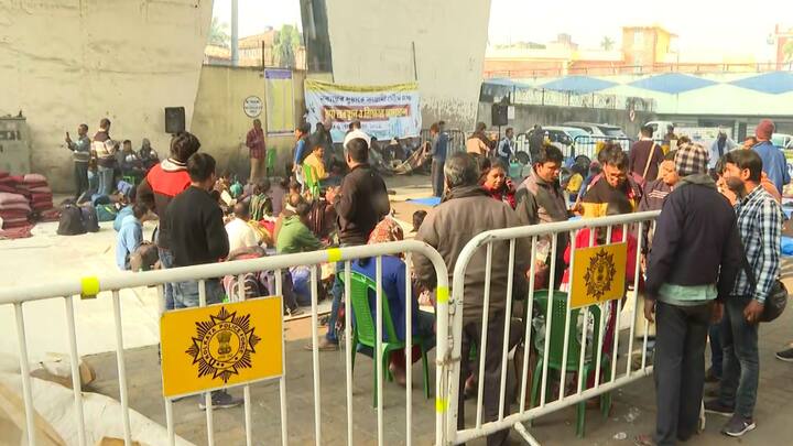 হাইকোর্টের নির্দেশে বিকেল ৪টে পর্যন্ত চলবে ধর্না।