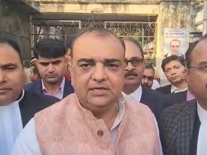 Azam Khan News: आजम परिवार के लिए राहत और मुश्किल भरा रहा आज का दिन, कोर्ट के फैसले पर क्या बोले आकाश सक्सेना Rampur Azam Khan family discharge in assault the case with neighbour BJP MLA Akash Saxena reaction on court verdict ANN Azam Khan News: आजम परिवार के लिए राहत और मुश्किल भरा रहा आज का दिन, कोर्ट के फैसले पर क्या बोले आकाश सक्सेना